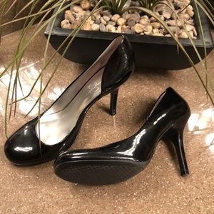 Jessica Simpson round toe d’orsay pumps